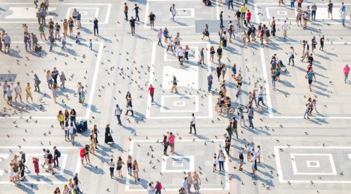 Eurostat: În 2025, UE avea 451 de milioane de locuitori, cu un milion mai mult decât în 2024/ România, printre ţările cu cea mai mare scădere a populaţiei/ 6% din cetăţenii UE, peste 80%/ Media de vârstă a ajuns la 44,9 ani, în creştere în toate ţările