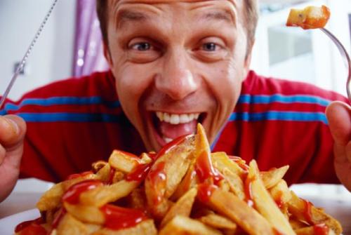 Alimentaţia bogată în grăsimi saturate "droghează" creierul