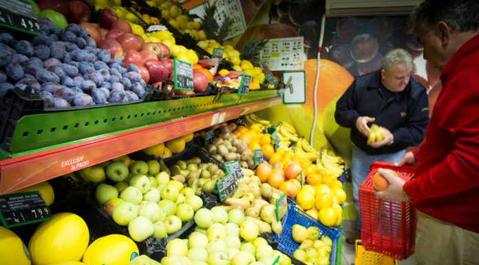 Oamenii cumpără mai puțin. Afacerile din comerțul cu amănuntul au scăzut cu 5,8% în primul trimestru
