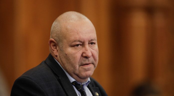 Fenechiu: „Nu se pune problema ca PNL să trădeze mâine”. Liberalul spune că ar fi „sinucidere politică” să nu îl susțină pe Bolojan