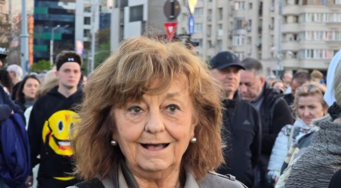Ana Blandiana, la mitingul de susținere a lui Bolojan: Nimeni nu are interes ca moțiunea să treacă