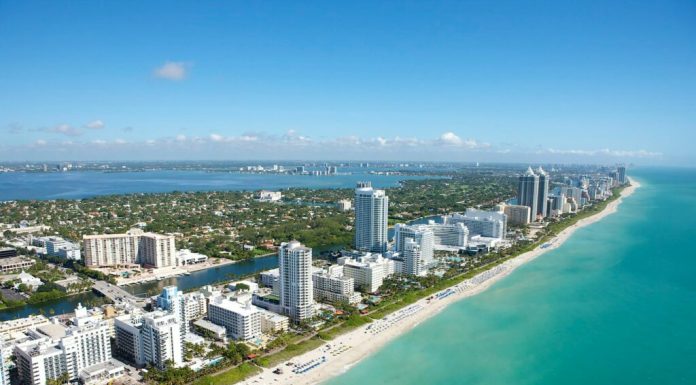 „Posibilă” explozie a unei ambarcațiuni în apropiere de Miami Beach. Cel puțin 15 persoane, rănite
