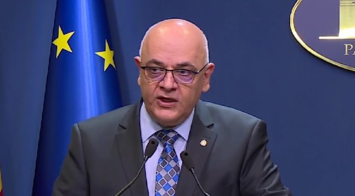 Raed Arafat anunţă că avocaţii au studiat dosarul în care este acuzat de complicitate la contrabandă: Acuzaţia ignoră poziţiile oficiale exprimate de Direcţia Generală a Vămilor în 2021 şi în 2022 / Inventează teza pretinsului prejudiciu