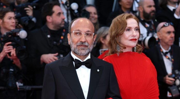 Festivalul de la Cannes 2026 – Regizorul iranian Farhadi condamnă bombardamentele asupra Iranului şi reprimarea protestelor