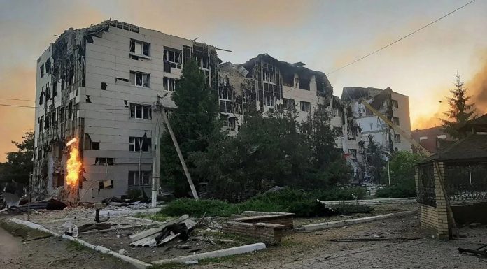 „Crimă monstruoasă” la un liceu din Lugansk. Patru persoane au murit și alte 40 au fost rănite în atacul ucrainean