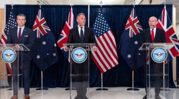 Australia urmează să primească submarine americane cu propulsie nucleară la mâna a doua în cadrul unei ”raţionalizări” a Acordului AUKUS. Acordul iniţial prevedea două noi şi unul în serviciu