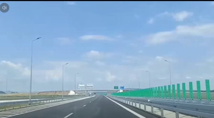 Umbrărescu mobilizează 1.500 de muncitori şi 600 de utilaje pe Autostrada Moldovei, pe şantierul lotului 3, pentru a recupera decalajele, după ploile din ultimele două săptămâni