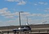 Un avion Boeing 767 a lovit un camion înainte de aterizarea pe aeroportul Newark, SUA. Șoferul a fost rănit. VIDEO