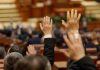 Salarii mai mari pentru premier, miniștri și parlamentari prin noua lege a salarizării. Ce sume vor încasa