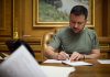 Gestul de ironie al lui Zelenski la adresa lui Putin. Președintele ucrainean a semnat un decret prin care „permite” organizarea paradei în Piața Roșie