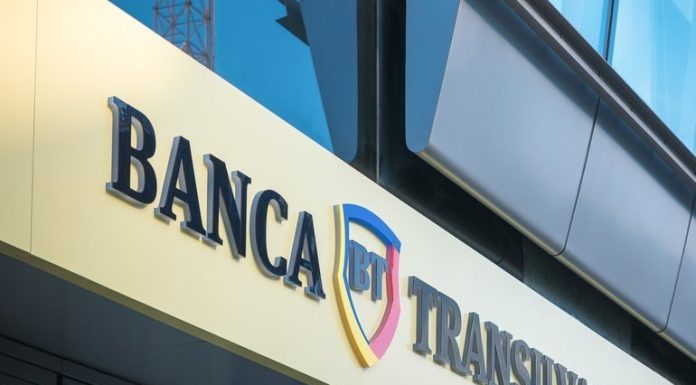 Fitch urcă ratingul Băncii Transilvania cu o treaptă peste calificativul României