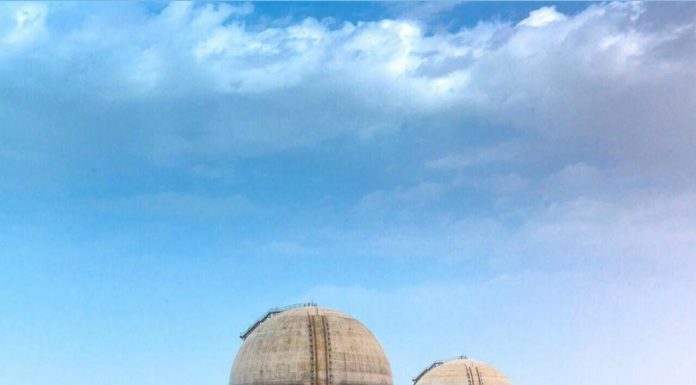 Emiratele Arabe Unite raportează atacuri cu drone lângă centrala nucleardin Abu Dhabi