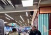 Pasager al unei curse aeriene de la Londra-Luton spre Bacău, dat jos din avion după ce poliţiştii au stabilit că a furat ochelari de soare dintr-un magazin duty free/ Bărbatul, obligat să plătească bunurile furate
