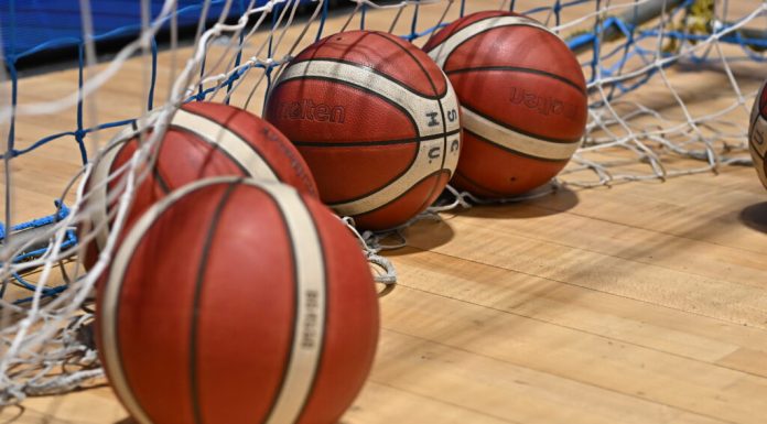 Inteligența artificială intră în sport. Va lua unele decizii în locul arbitrilor de baschet