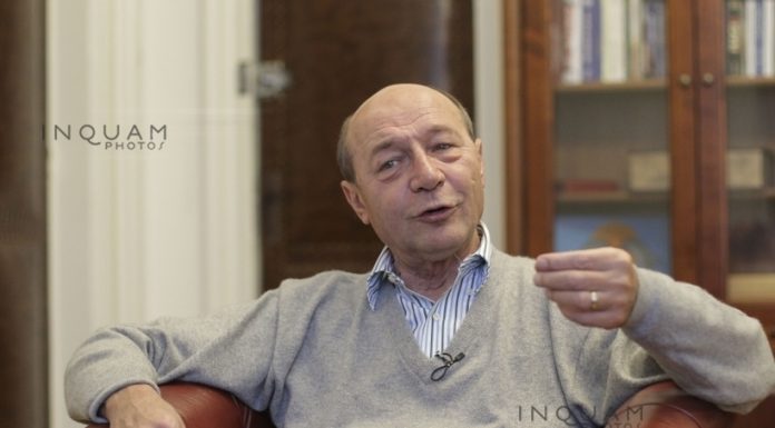 Băsescu: Pentru mulţi, domnul Bolojan e ceva extraordinar, un soi de Mesia/ Dânsul, probabil, judecă doar priorităţile dânsului de a candida când vrea, dar, în momentul de faţă, vital pentru România este să aibă guvern în deplinătatea funcţiunilor