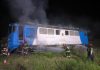 Incendiu la locomotiva unui tren de călători aflat în Halta Tămăşeu, din judeţul Bihor/ Vagoanele au fost decuplate, iar locomotiva a fost dusă la distanţă sigură de acestea/ Au intervenit pompierii militari/ Cauza probabilă