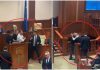Imagini cu primarul din Chișinău în timp ce este dat afară din incinta Parlamentului Moldova: „Valea! Fugi chiar amu’ la primărie!”