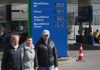 Criza politică ar putea să se vadă și la pompă. Scumpirea dolarului pune presiune pe carburanți