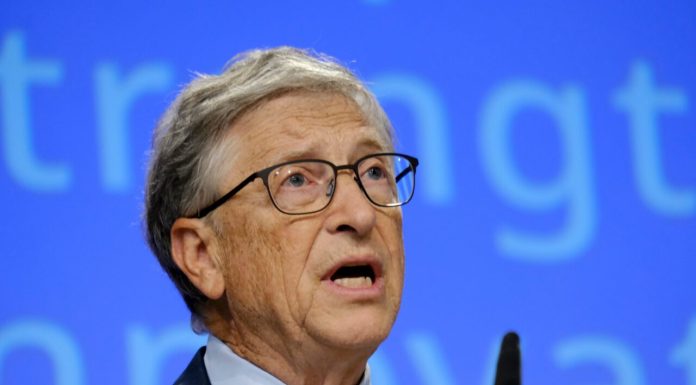 Bill Gates: „În cinci ani, roboții și inteligența artificială vor plăti impozite în numele claselor de mijloc și inferioare”