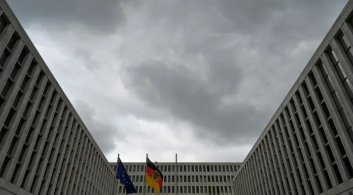 Un cuplu german, Xuejun C. şi Hua S, arestat în Germania cu privire la spionaj în favoarea Chinei în domeniul tehnologilor de vârf de uz militar. Percheziţii la Munchen