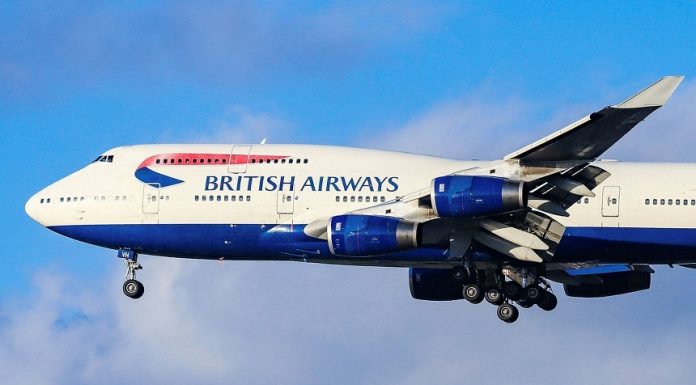 Guvernul britanic vrea să permită companiilor aeriene să comaseze zboruri, pe fondul scumpirii combustibilului