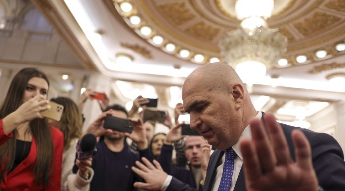 Sondaj CURS în pragul moțiunii. Câți români cer demisia lui Ilie Bolojan și care este intenția de vot în plină criză politică