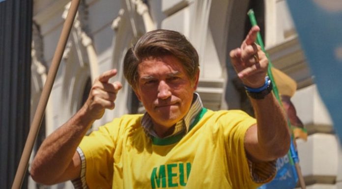Filmul care îl transformă pe Bolsonaro într-un erou provoacă un scandal politic uriaș în Brazilia înaintea alegerilor