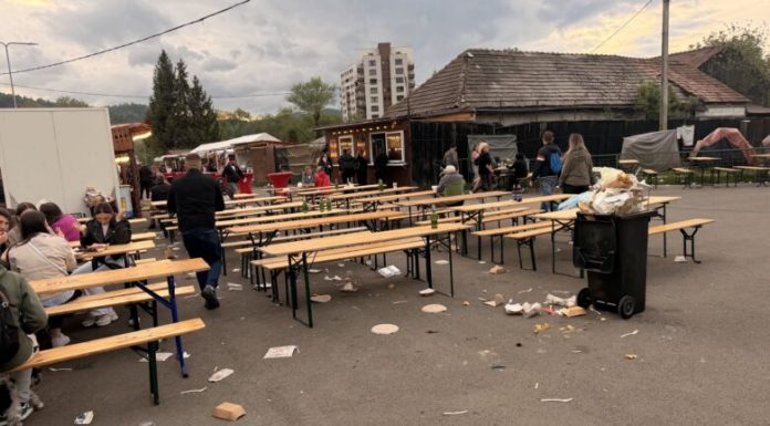 Târg de plăcinte și căpșuni, închis la Brașov din cauza mizeriei