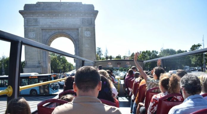 Autobuzele turistice revin în București: cât costă biletul și ce traseu au liniile „Bucharest City Tour”