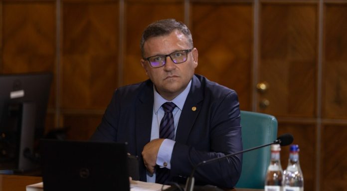 Marius Budăi dezvăluie „performanțele” lui Bolojan: „Românii au subscris titlurile de stat cu aproape 4 miliarde de lei mai puțin”