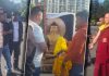 Mitingul pro-Bolojan din București a început cu o petrecere nepaleză. Mai mulți imigranți s-au strâns în Piața Victoriei și au adus cu ei simboluri religioase. Au participat și câțiva călugări budiști