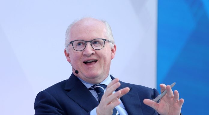 Economistul-şef al BCE: Războiul din Iran va avea un impact persistent asupra inflaţiei