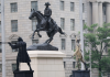 Donald Trump a reinstalat în Washington un monument dedicat unui proprietar de sclavi care fusese îndepărtat în 2020