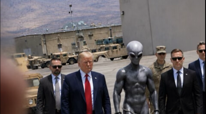 Trump postează imagini cu extratereștri și război în spațiu. Care este motivul