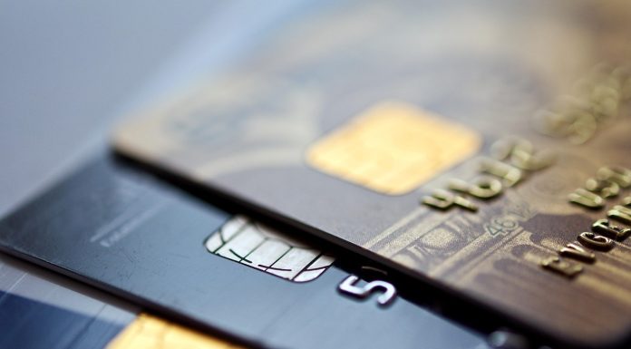 Numărul cardurilor active a crescut cu 10% în a doua jumătate a anului trecut. În medie, pentru fiecare român sunt 1,5 carduri active