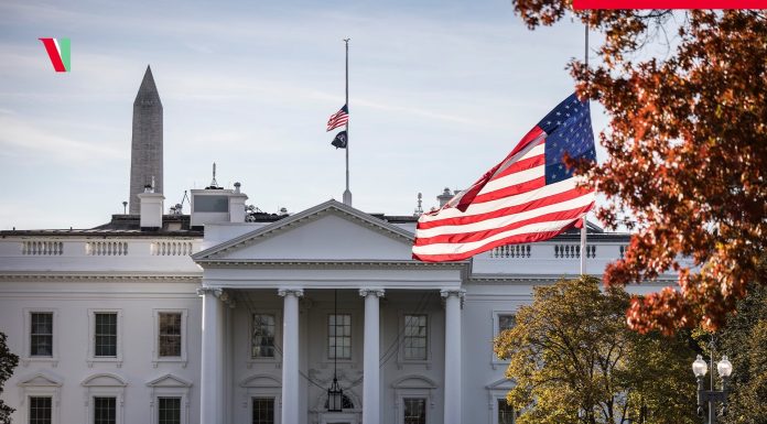 Un bărbat a fost ucis după ce a deschis focul asupra agenţilor Serviciului Secret în faţa Casei Albe / Trump se afla în clădire la momentul incidentului