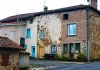 Un cuplu a cumpărat cinci clădiri în Franța cu doar 80.000 de euro. Renovările pentru doar trei camere i-au falimentat