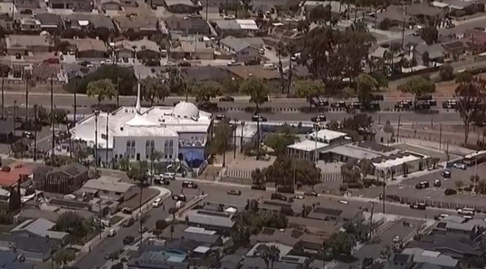 Atac armat la o moschee din San Diego, în SUA: trei morți, suspecții găsiți decedați