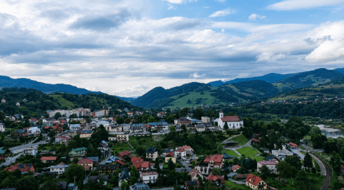 Unde se află cea mai „verde” localitate din Europa. Are doar 5.000 de locuitori / Ce locuri ocupă România într-un cunoscut clasament
