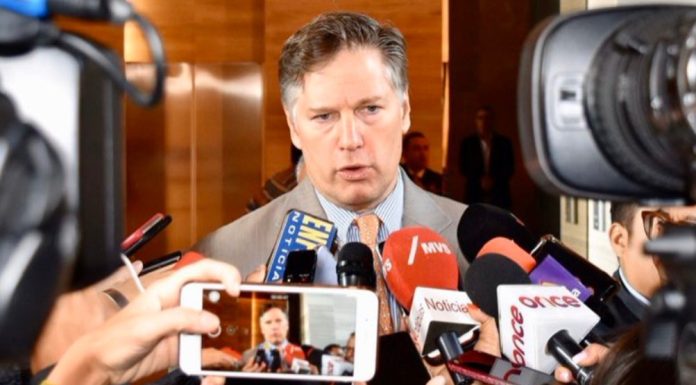 Un oficial de rang înalt din administraţia Trump a contribuit la obţinerea vizei americane de către un fost ministru căutat de justiţia din Polonia