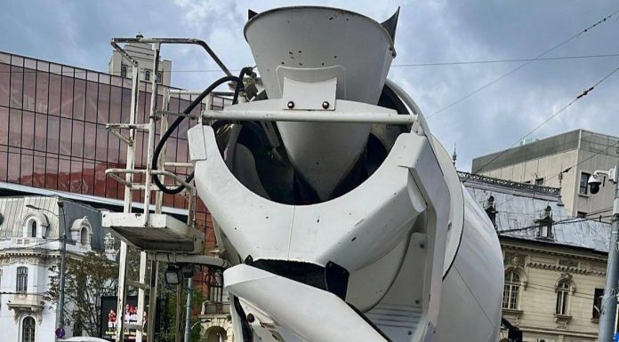 Şofer amendat cu 5.000 de lei după ce a vrut să traverseze cu o cifă centrul Capitalei, pe Bulevardul Magheru, fără să aibă autorizaţie pentru Zona A – FOTO