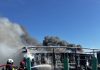 Timiş: Autotren încărcat cu frigorifice, în flăcări pe autostrada A1, pe sensul de mers Timişoara – Deva/ Misiune în desfăşurare a pompierilor militari pentru stingerea incendiului – FOTO