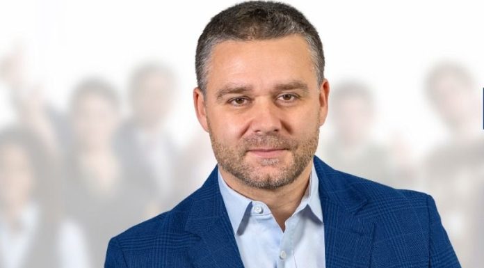 Ciucu, întrebat dacă moţiunea de cenzură va trece: Se joacă. Lipsesc între cinci şi zece voturi ca să nu treacă