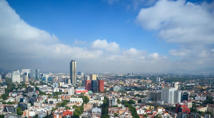 O mare capitală se scufundă cu până la 35 de cm pe an. Clădirile se degradează constant