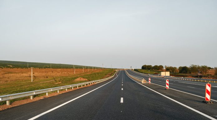 Lucrările pe lotul 2 al autostrăzii Focșani-Bacău, finalizate în proporție de 95%. Când va fi dat în circulație