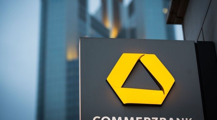 Şefa Commerzbank promite să apere acţionarii în lupta pentru preluare cu UniCredit