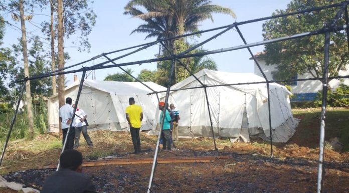 Un al doilea centru de tratament pentru Ebola a fost incendiat în estul Republicii Democrate Congo, iar 18 pacienţi suspectaţi de infectare cu virusul au fugit