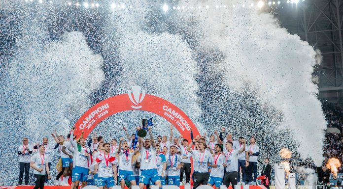 UPDATE – Universitatea Craiova, campioana României după 35 de ani. Echipa craioveană a reuşit eventul în acest sezon. Oltenii au primit trofeul / Reacţii de la Craiova – VIDEO
