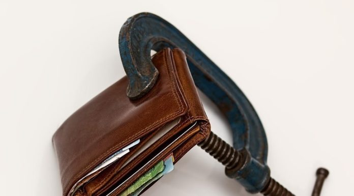 Economiștii anticipează o scădere a economiei la început de an. Inflația este așteptată să treacă de 10%