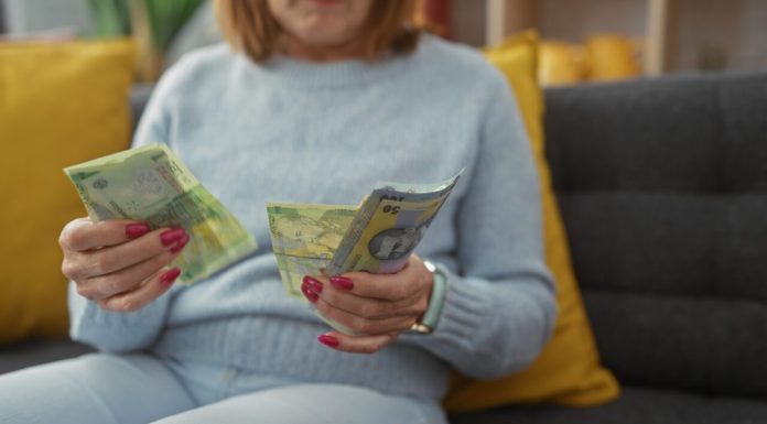 Câți pensionari avea România la finalul lunii aprilie 2026. Pensia medie a trecut de 2.700 de lei